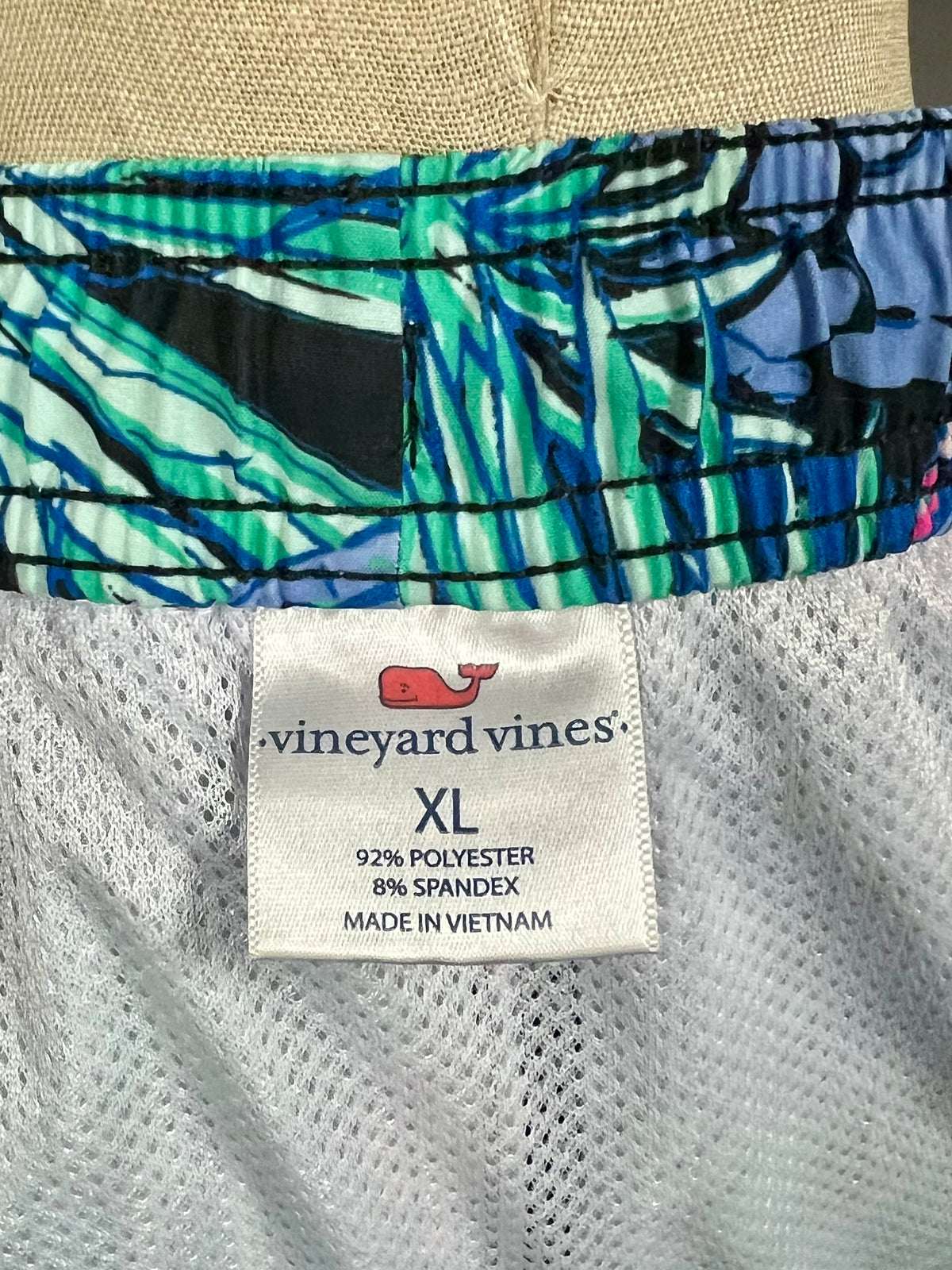 Short de baño Vineyard Vines 🐳 con diseño tropical en azul, verde y rosado talla XL
