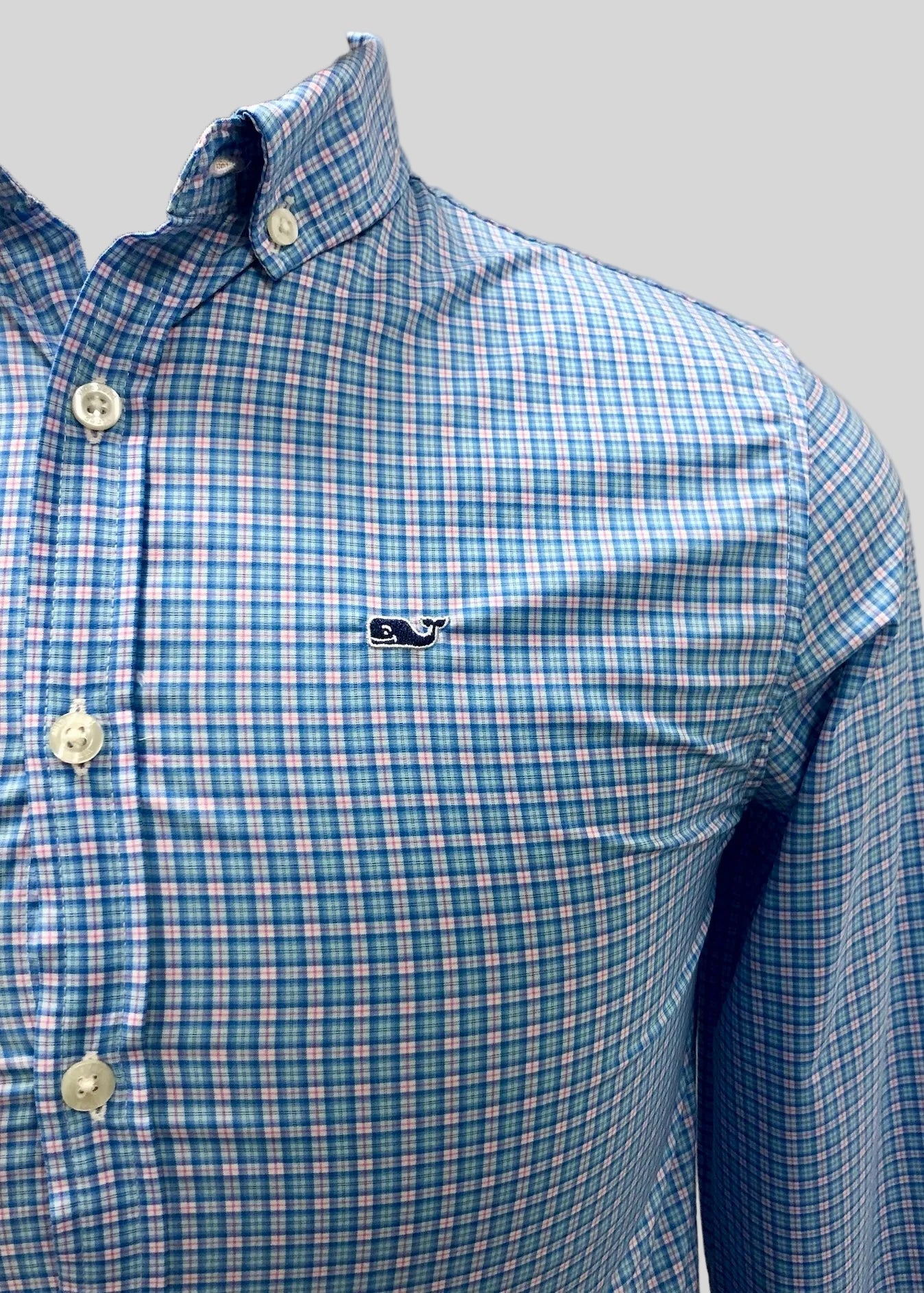 Camisa de niño Vineyard Vines 🐳 Performance de cuadros en color rosado y celeste Talla L Entalle Regular