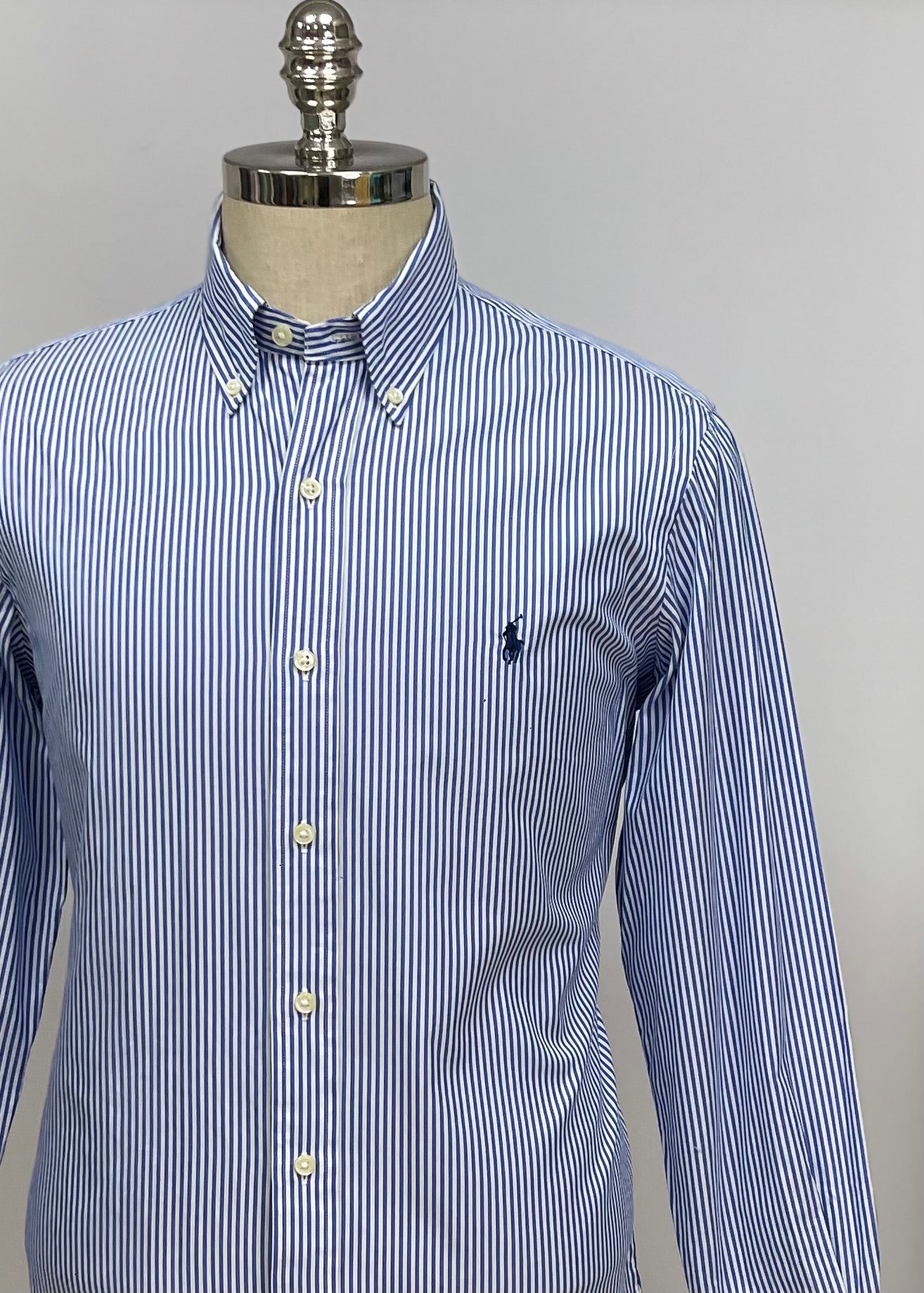 Camisa Polo Ralph Lauren 🏇🏼 con patrón de rayas en azul y blanco Talla M Entalle Regular