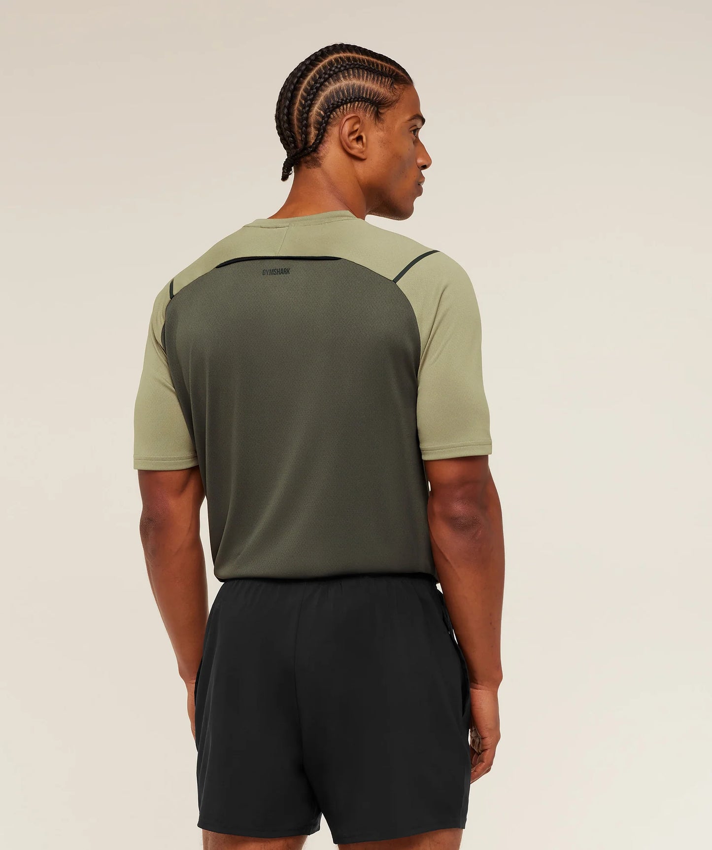 Camiseta de entrenamiento cuello redondo Gymshark 🏋🏽 color verde oliva con líneas y logo en negro Talla L