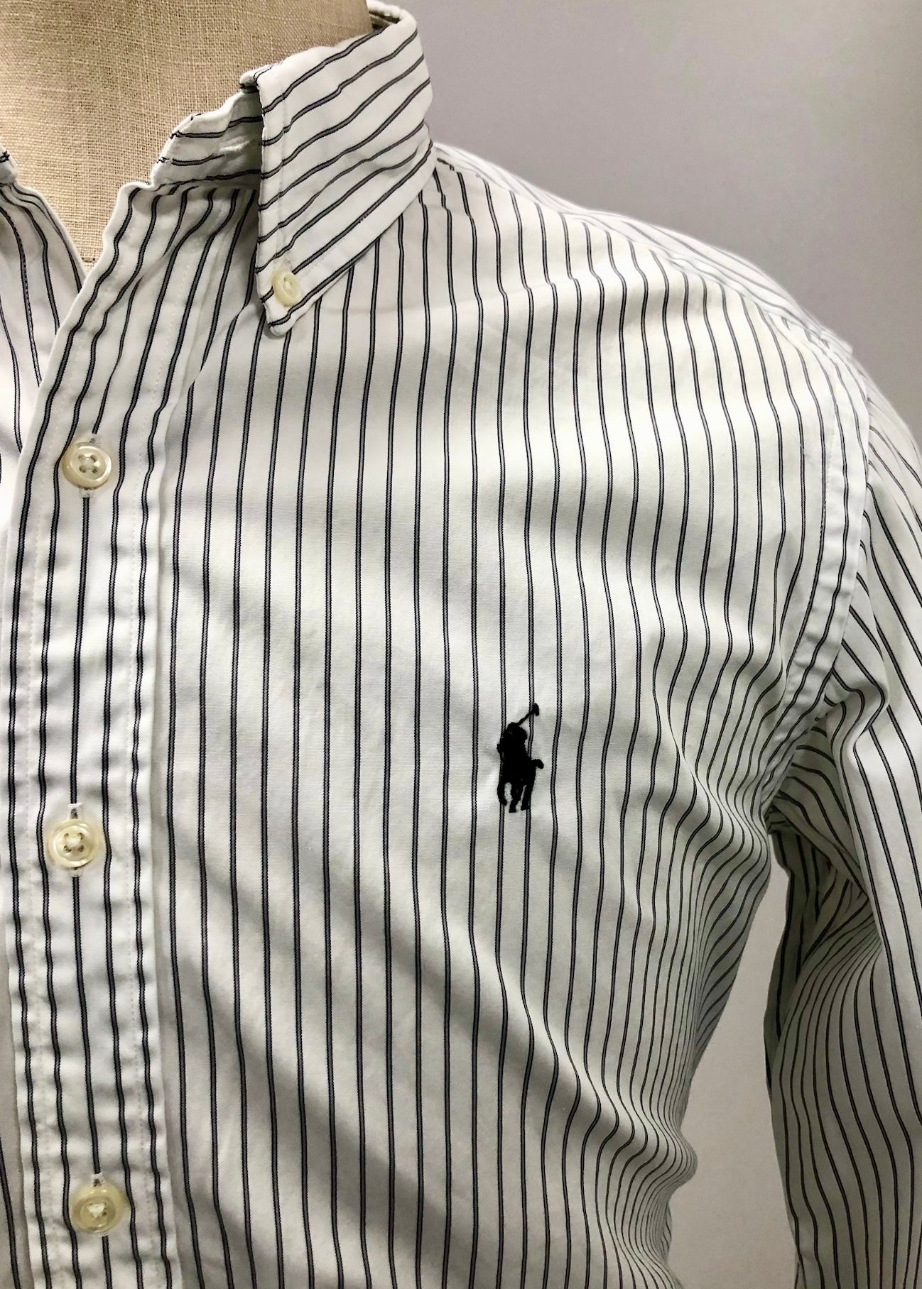 Camisa de botones Polo Ralph Lauren 🏇🏼 color blanco de rayas en negro Talla M Entalle Regular