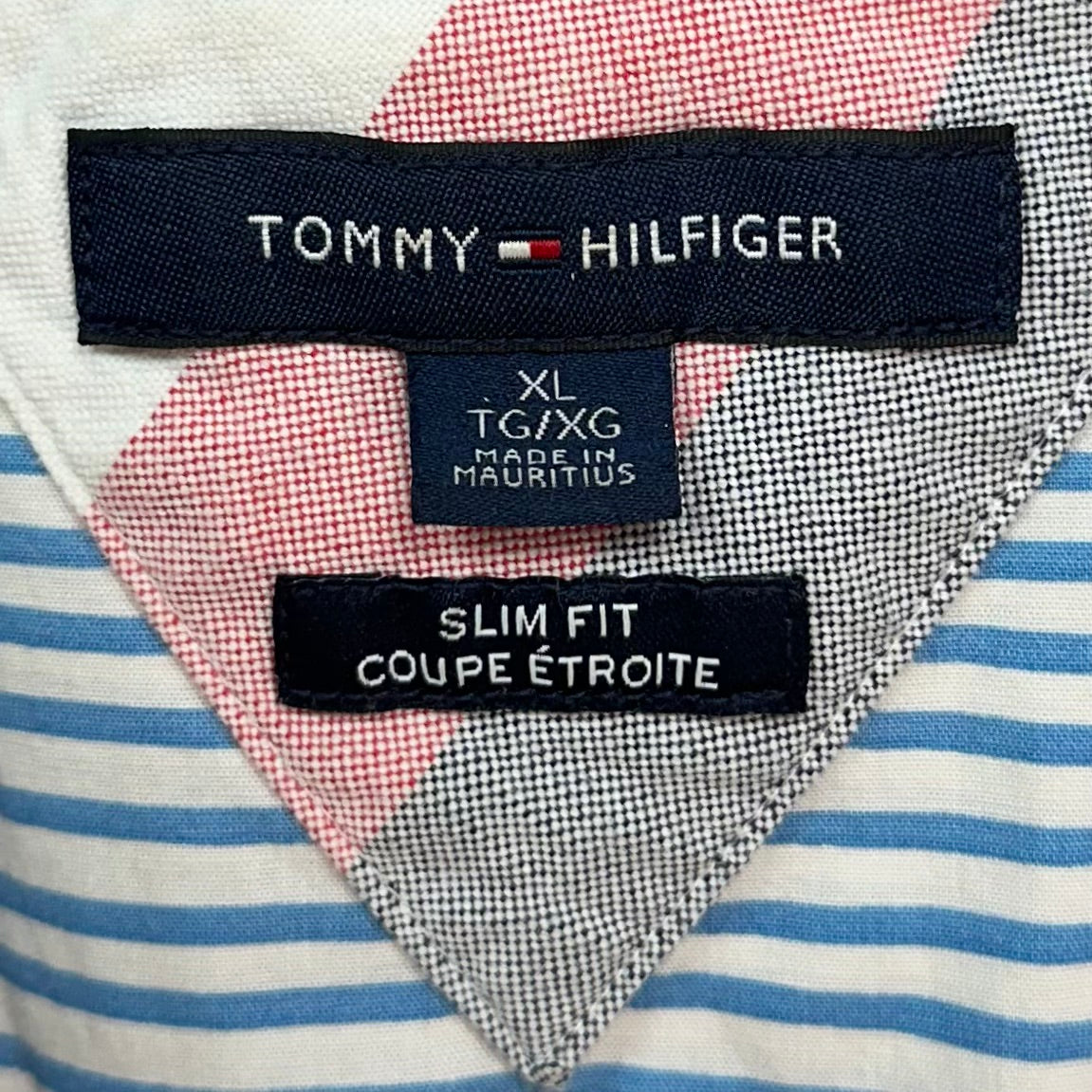 Camisa de botones Tommy Hilfiger 🇺🇸 en color blanco con rayas en color azul Talla XL Entalle Slim Fit (ver descripción)