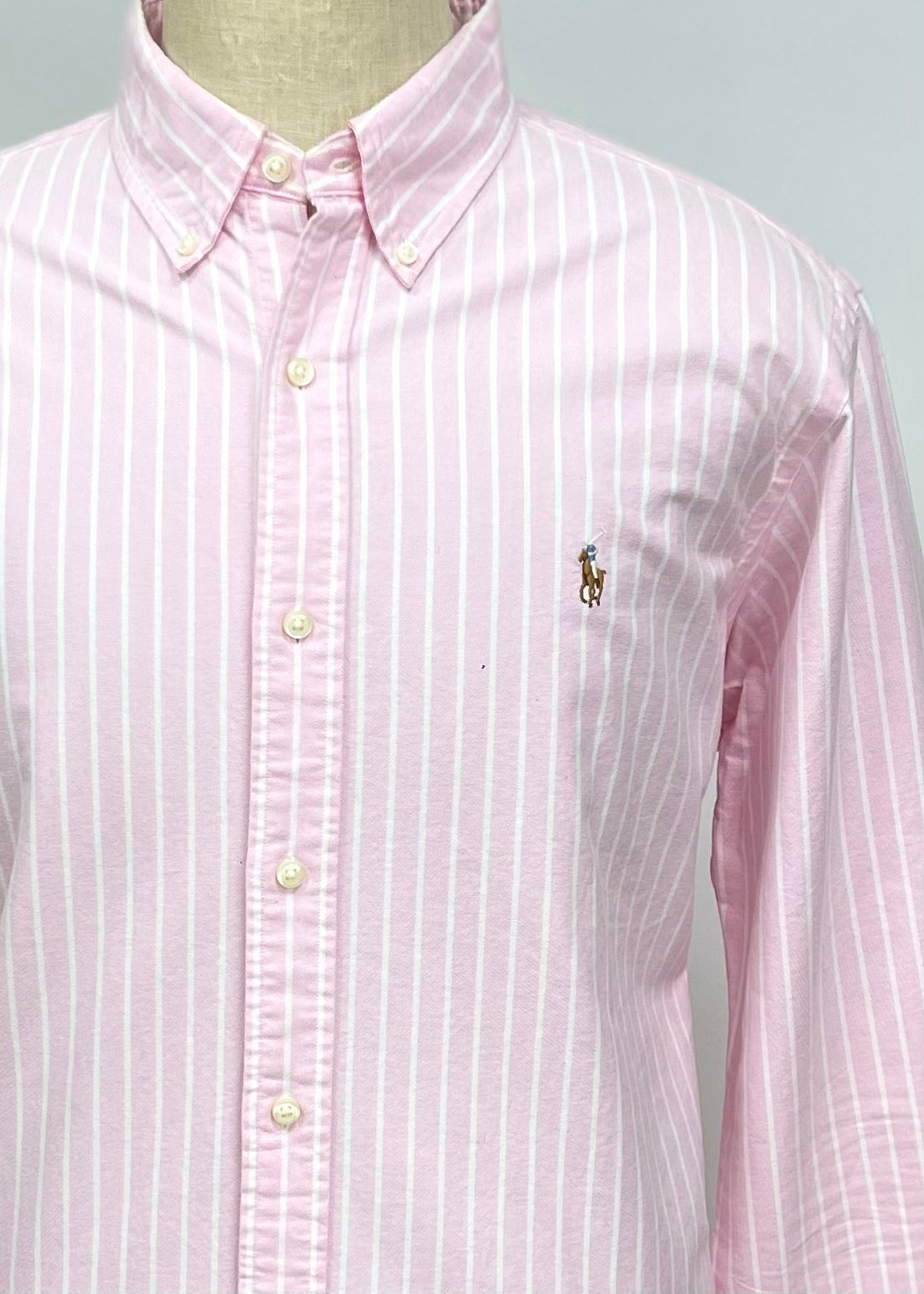 Camisa Polo Ralph Lauren 🏇🏼 Oxford color rosado con rayas en color blanco Talla XL Entalle Clásico