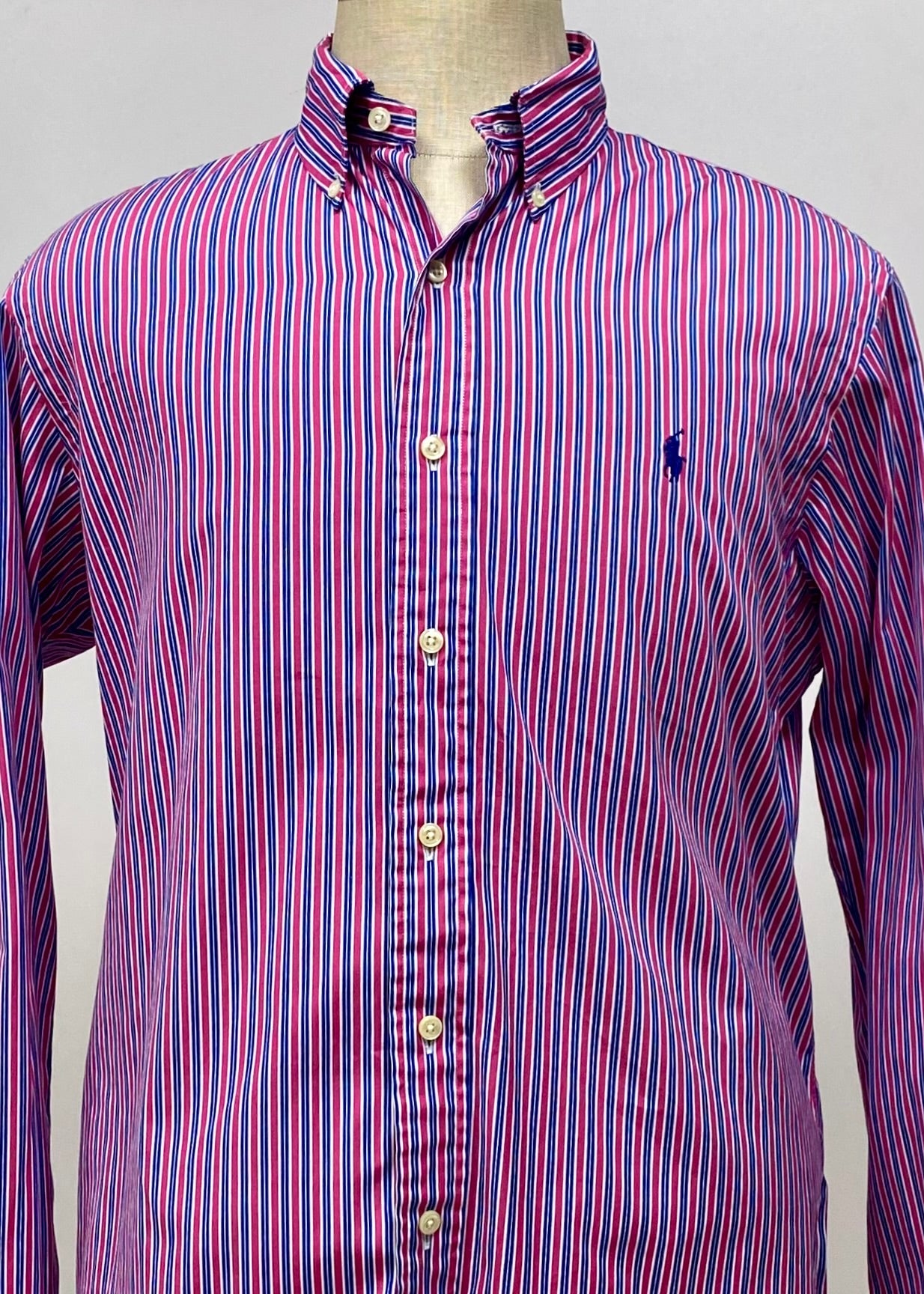 Camisa Polo Ralph Lauren 🏇🏼 con patrón de rayas rojo, azul y blanco Talla L Entalle Custom Fit