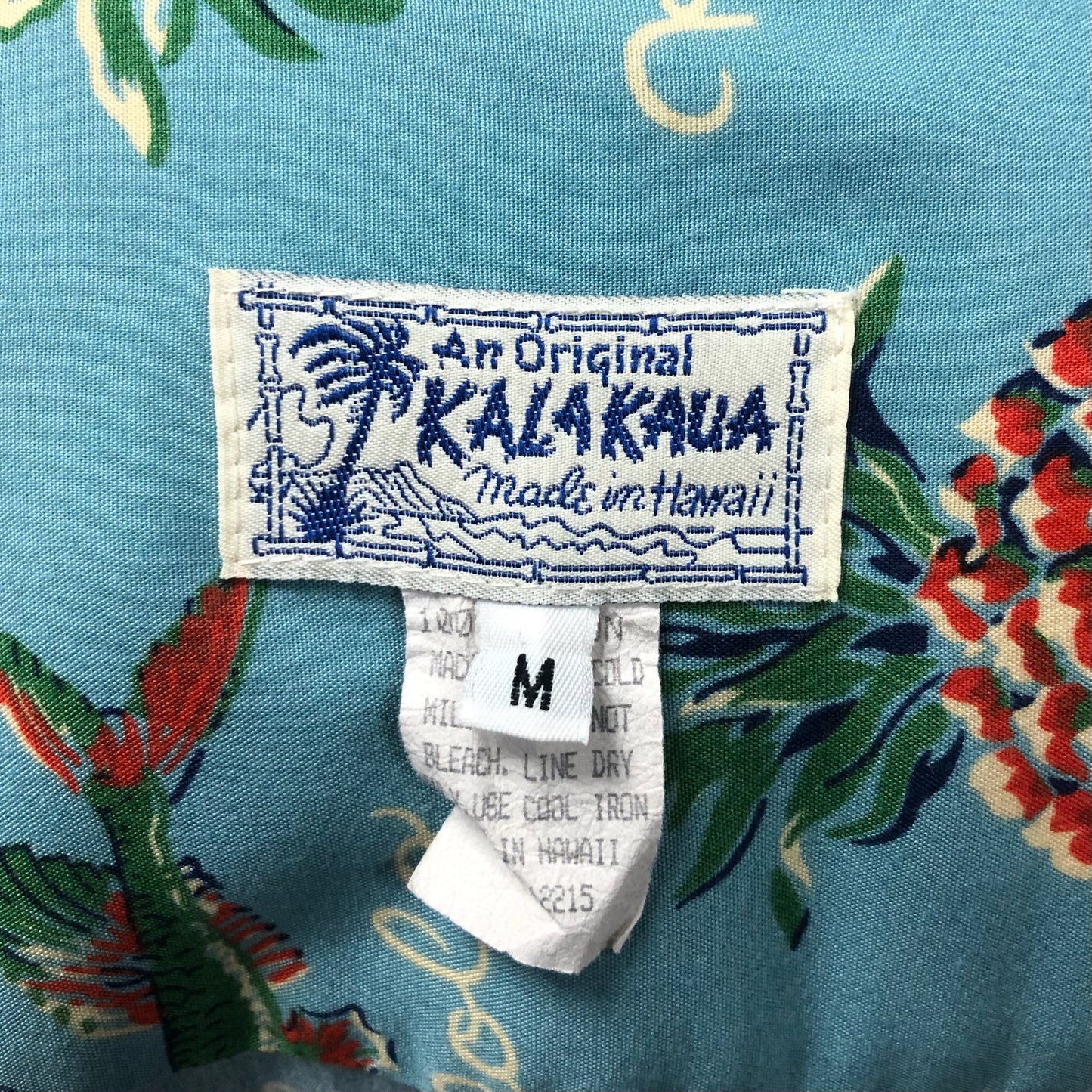 Camisa de botones Kalakaua hawaiana 🌺 color celeste con diseño hawaiano Talla M Entalle Regular