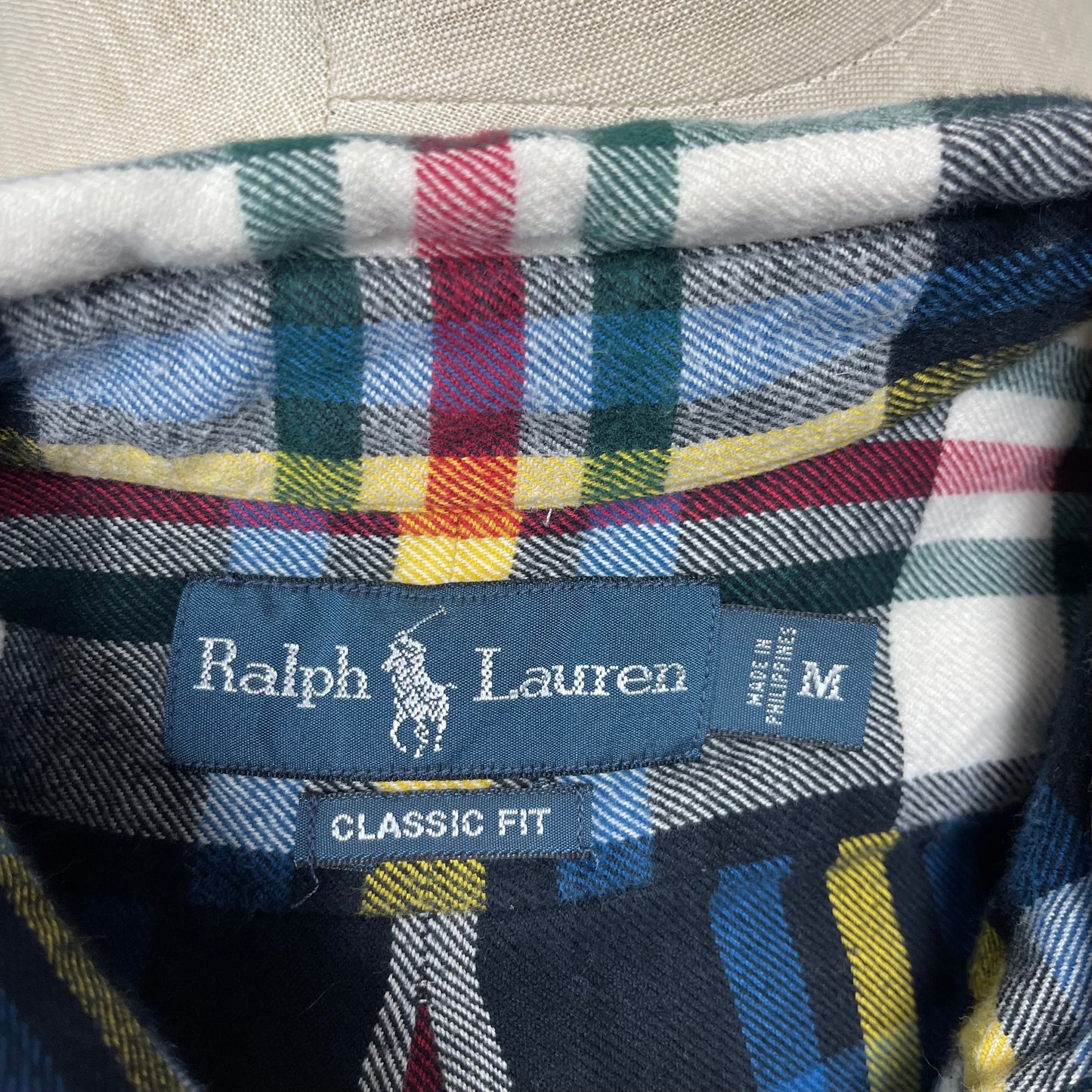 Camisa Polo Ralph Lauren 🏇🏼 color blanco con patrón de cuadros tartán rojo verde, amarillo y azul Talla M Entalle Clásico