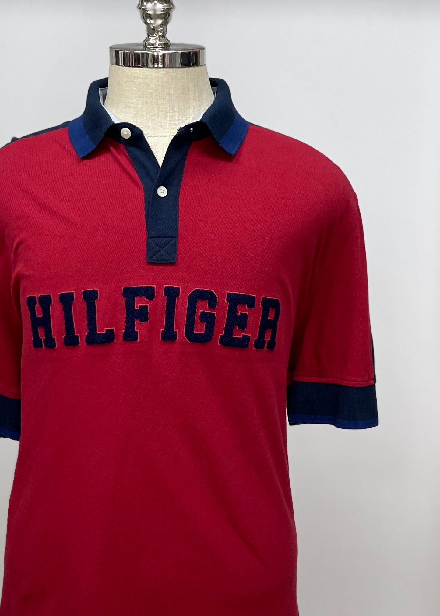 Camiseta Polo Tommy Hilfiger 🇺🇸 color rojo con diseño de logo Talla XL Entalle Custom Fit