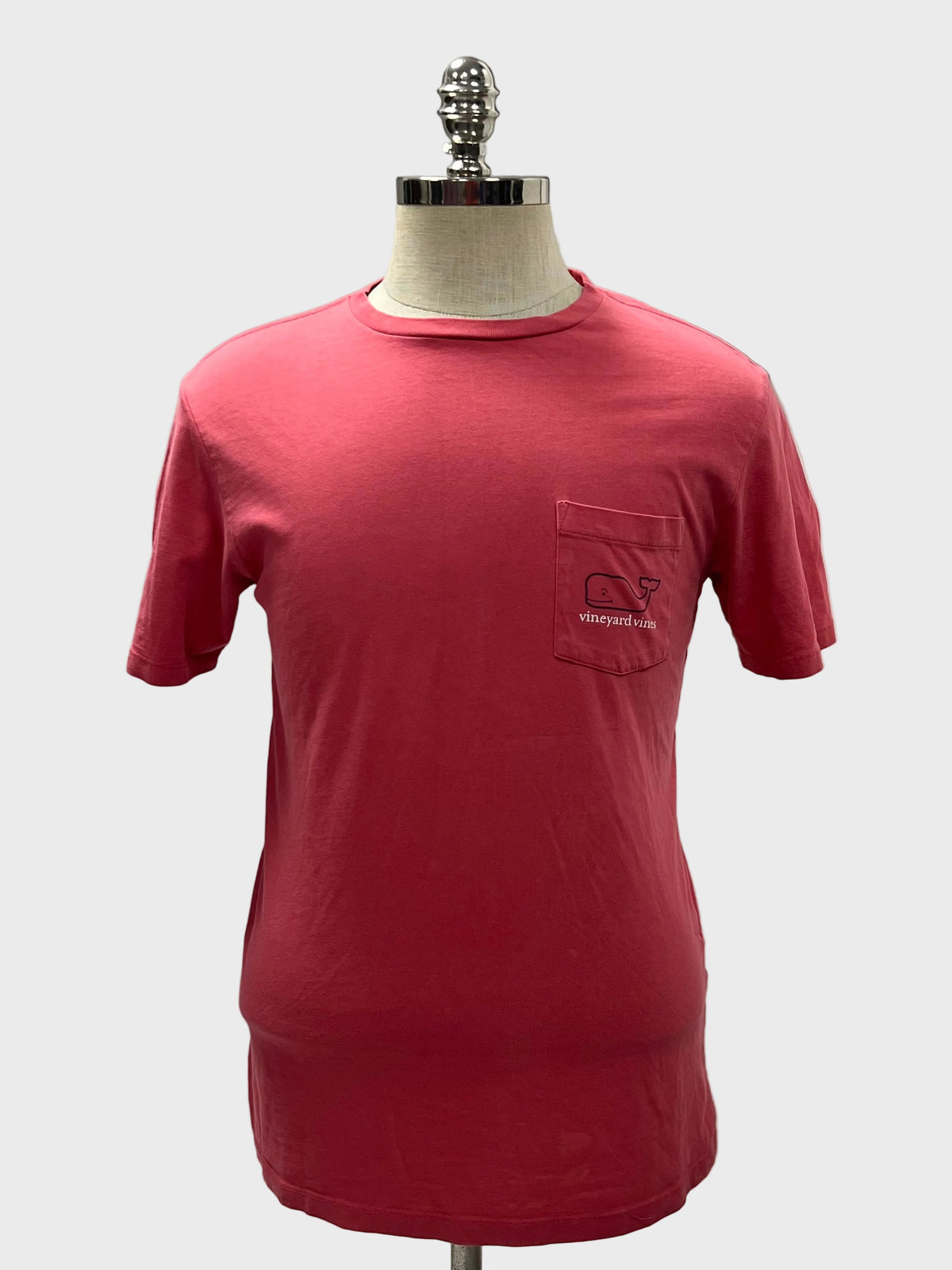 Camiseta cuello redondo Vineyard Vines 🐳 color rosado magenta con Diseño de ballena Talla Small