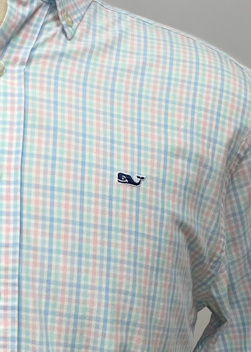 Camisa Vineyard Vines 🐳 color blanco de cuadros en color celeste y rosado Talla S Entalle Regular (ver descripción)