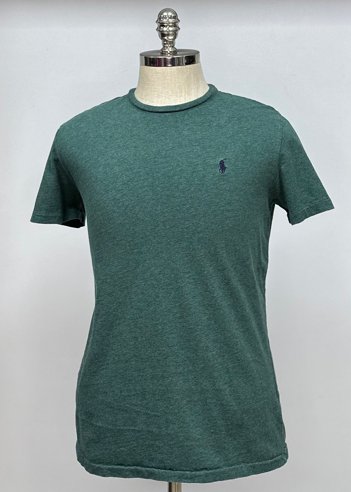 Camiseta cuello Redondo Polo Ralph Lauren 🏇🏼 color verde oscuro manga corta Talla Medium Entalle Regular