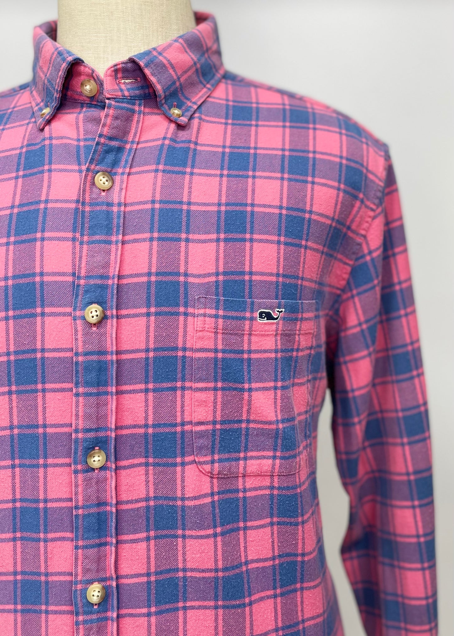 Camisa de botones Vineyard Vines 🐳 color rosado magenta de cuadros en color azul Talla XL Entalle Clásico