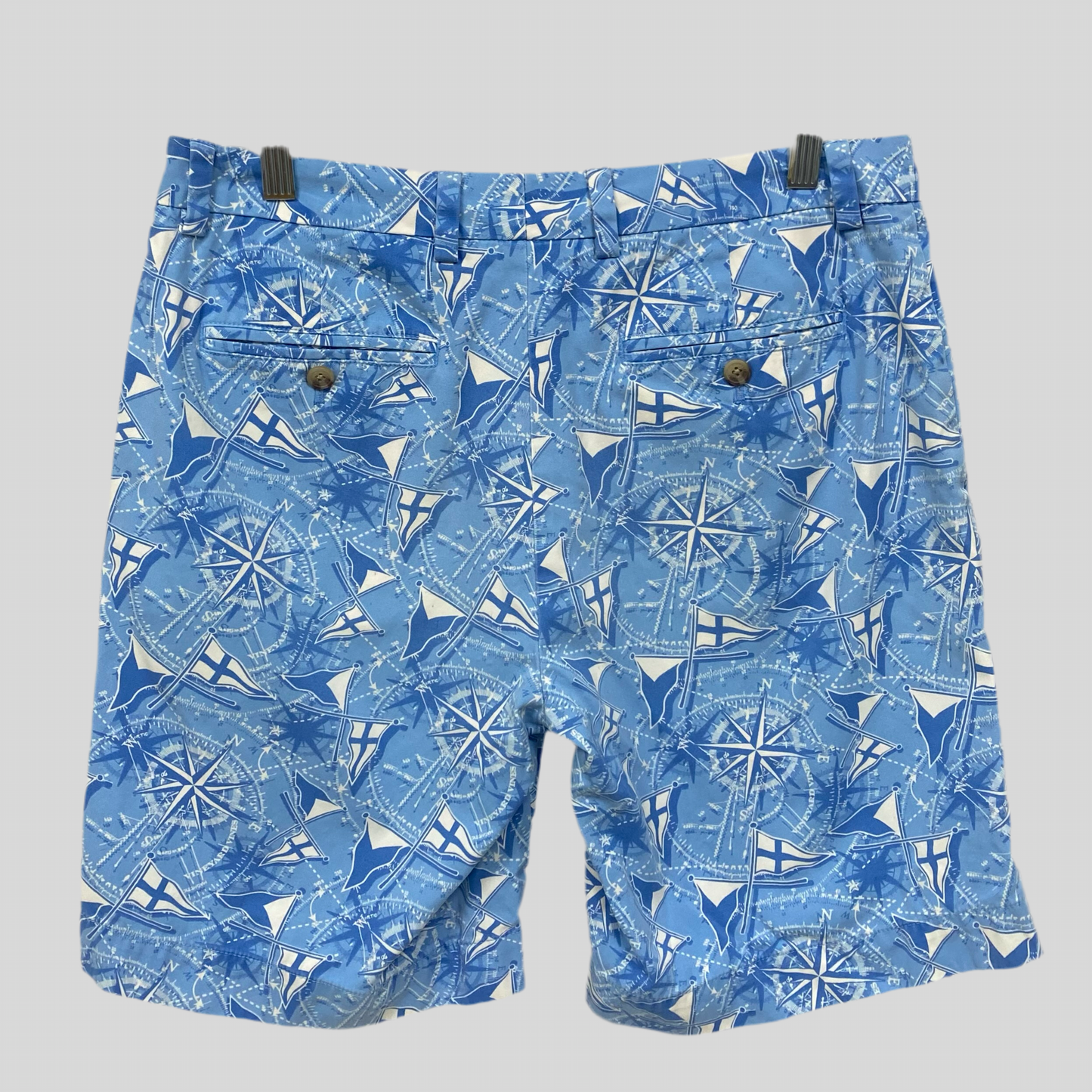 Short Casual Vineyard Vines 🐳 color celeste y azul con diseño de nautico talla 32