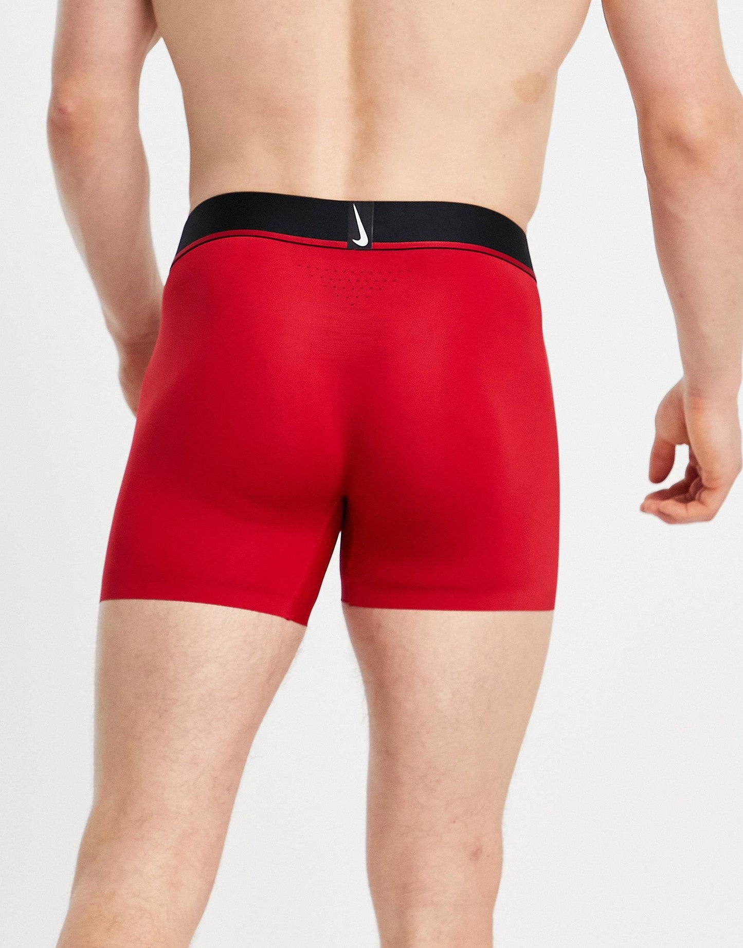 Calzoncillo tipo Boxer Nike Elite Micro - Tela dry-fit en color rojo y diseño de logo en negro Talla XL