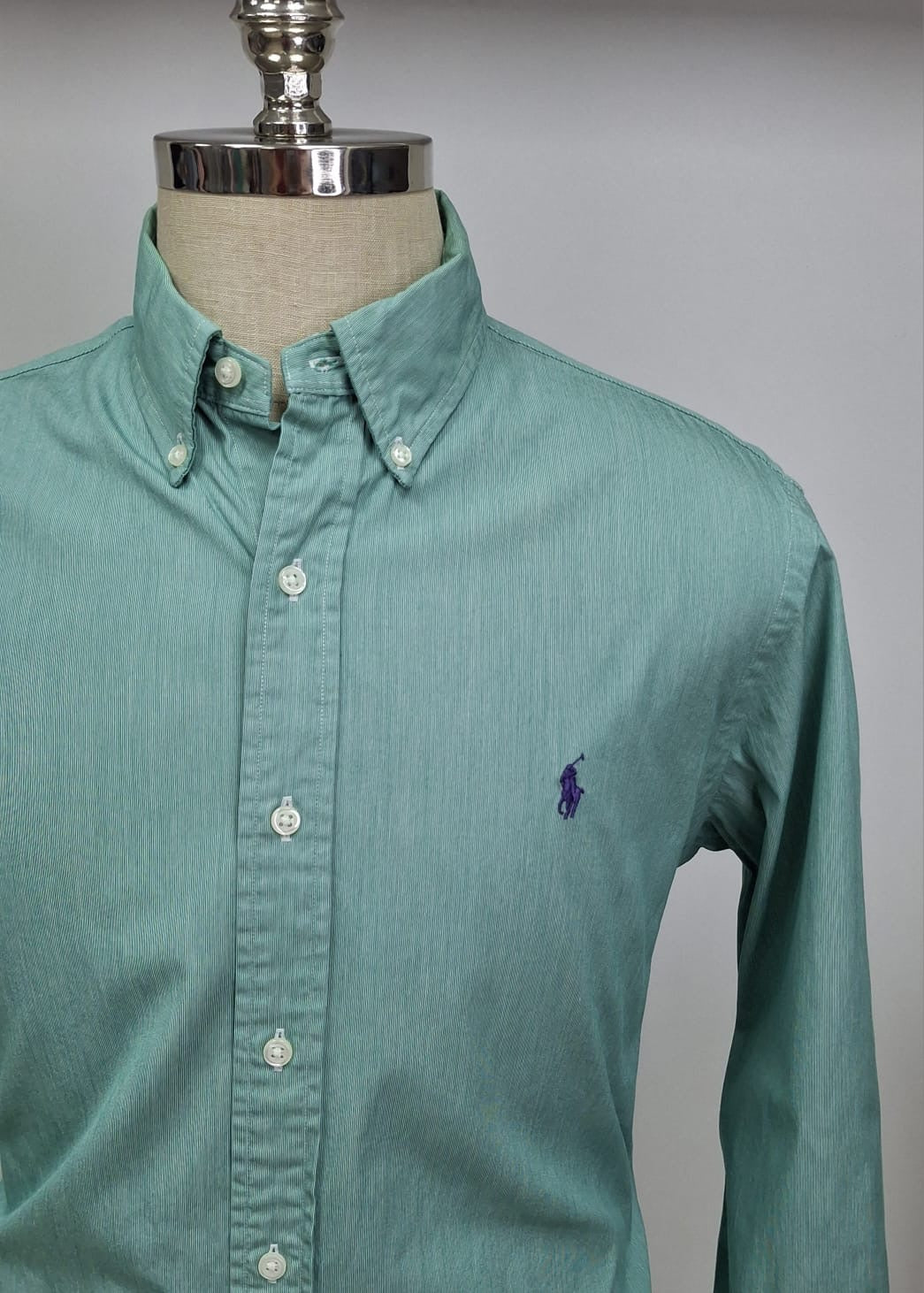 Camisa de botones Polo Ralph Lauren 🏇🏼 con rayas finas en color verde menta y blanco Talla L Entalle Regular