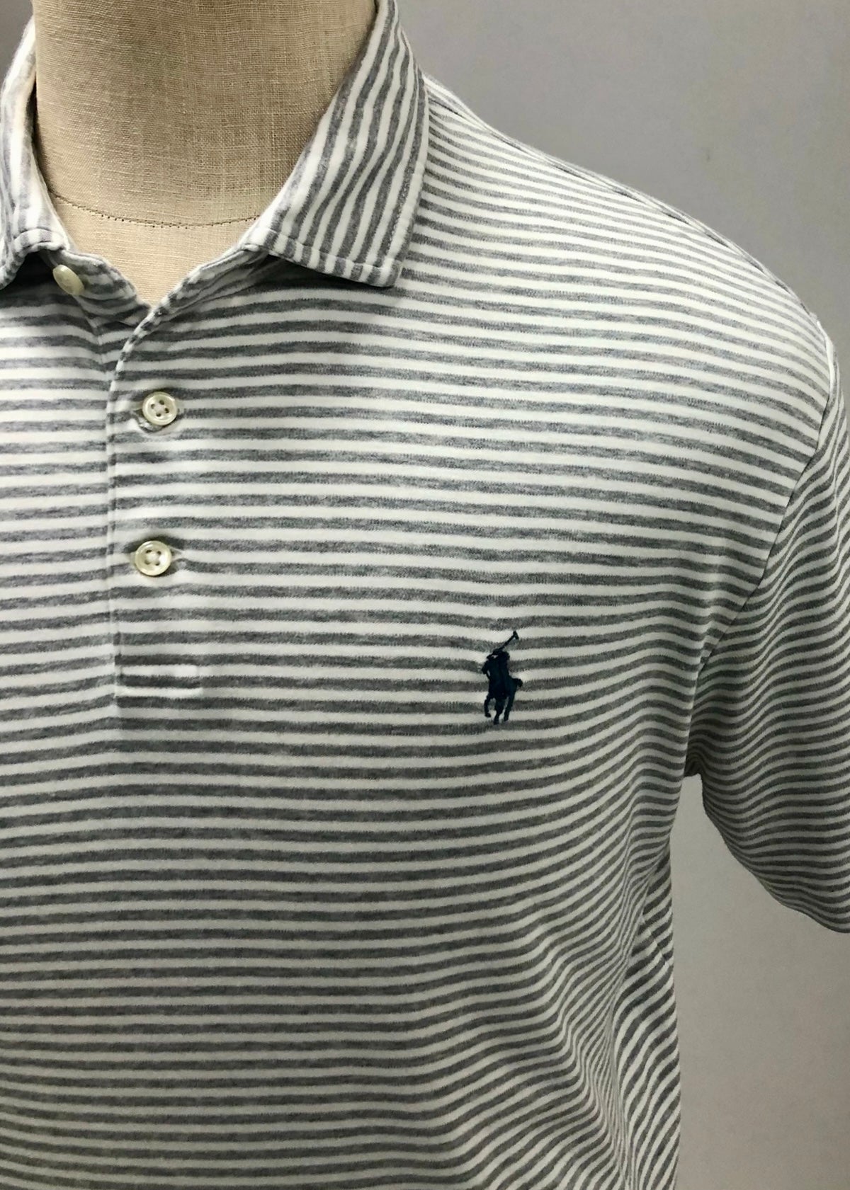 Camiseta Polo Ralph Lauren 🏇🏼 de rayas en color gris y blanco Talla L Entalle Clásico