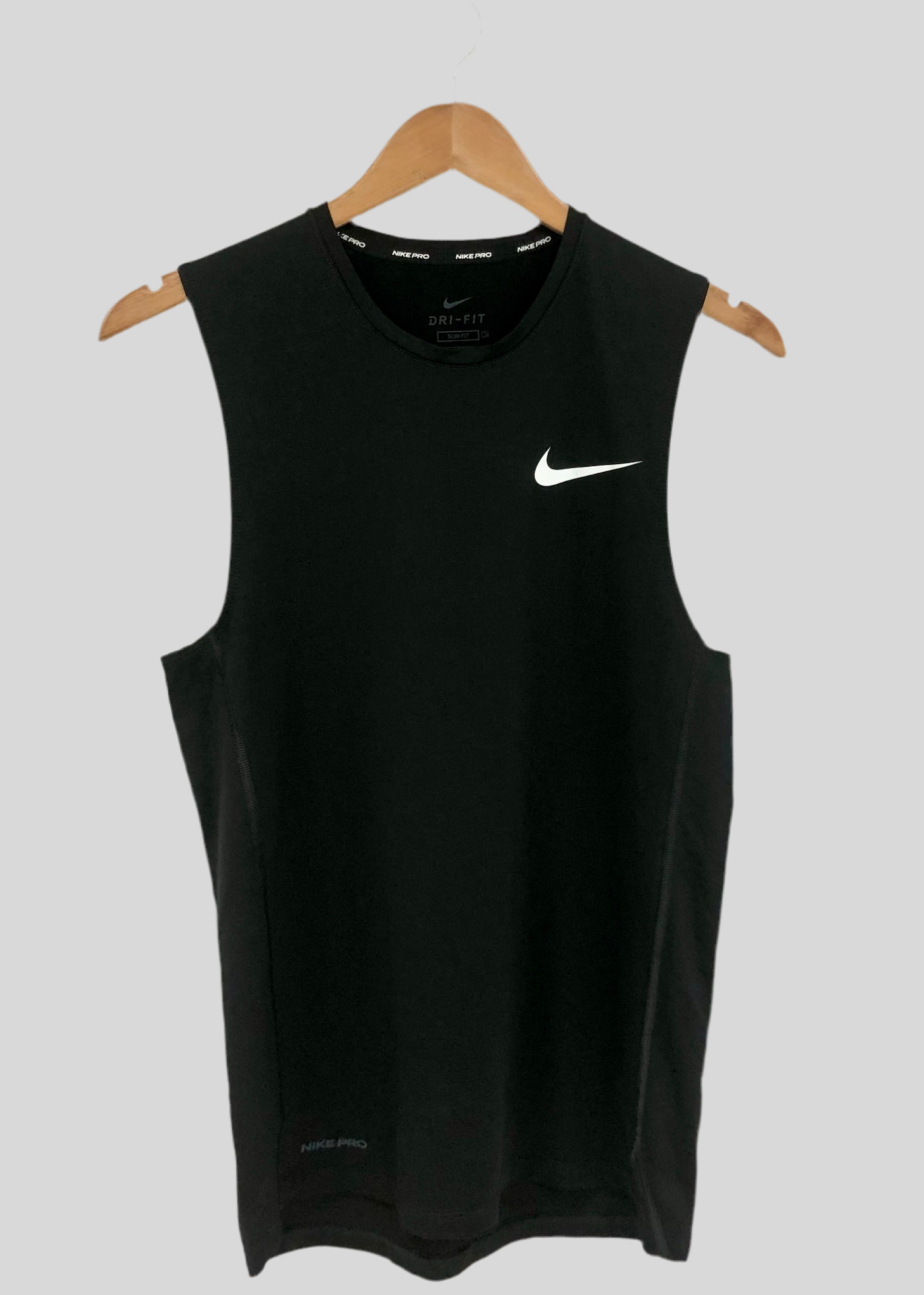 Camiseta de entrenamiento cuello redondo Nike ✔️ color negro sin mangas Talla S Entalle Slim Fit
