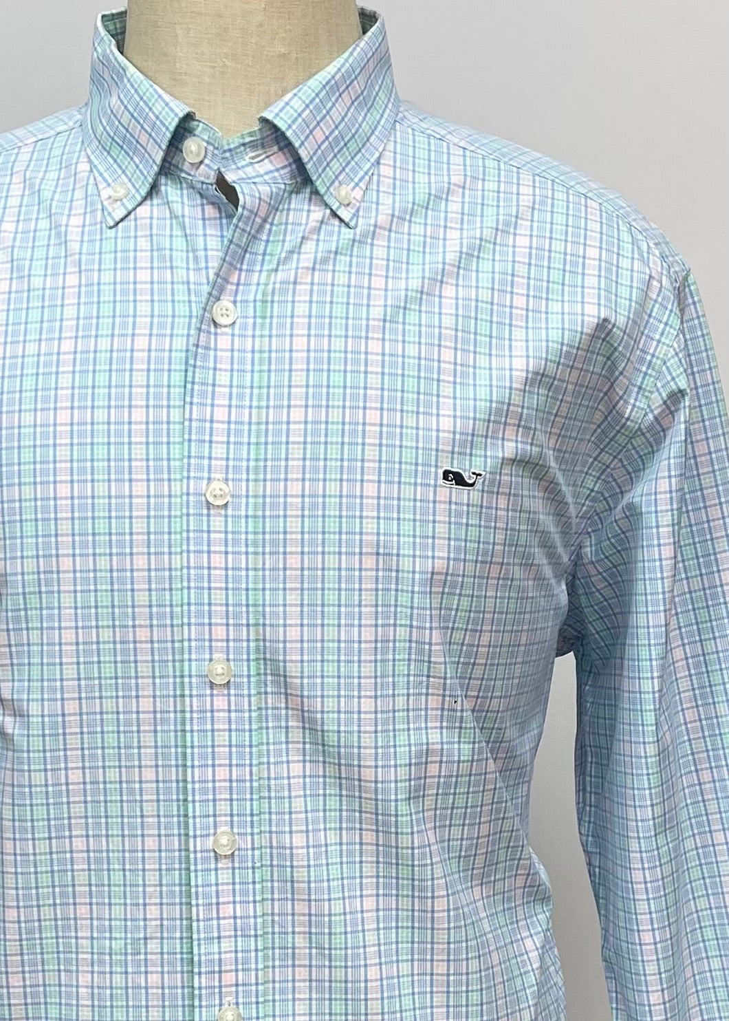 Camisa de botones Vineyard Vines 🐳 color blanco de cuadros en color rosado, verde y celeste Talla XL Entalle Slim Fit