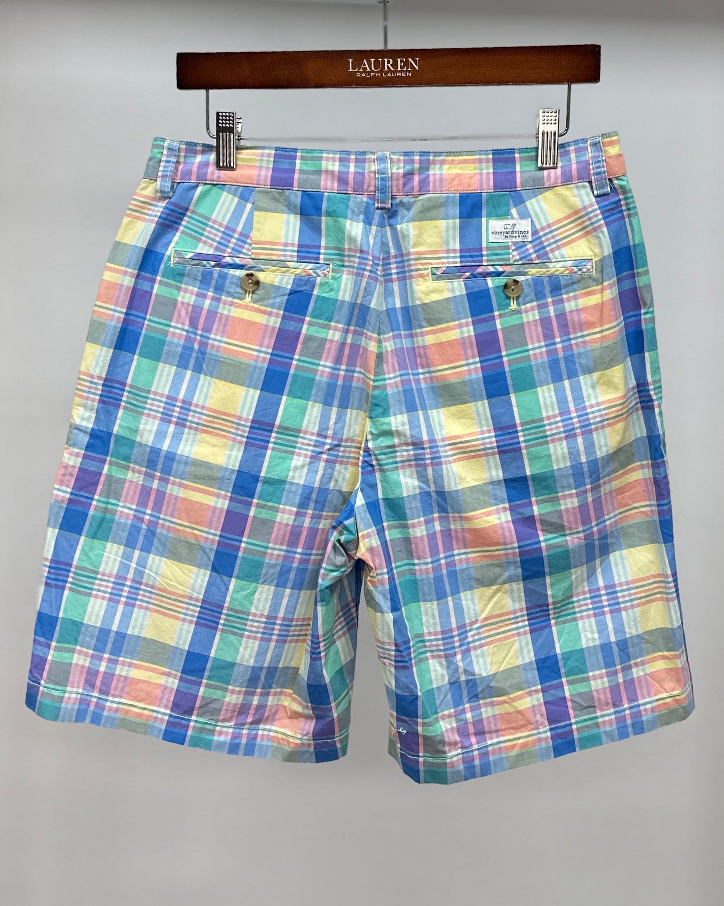 Short Casual Vineyard Vines 🐳 con patron de cuadros tartan multicolor talla 32