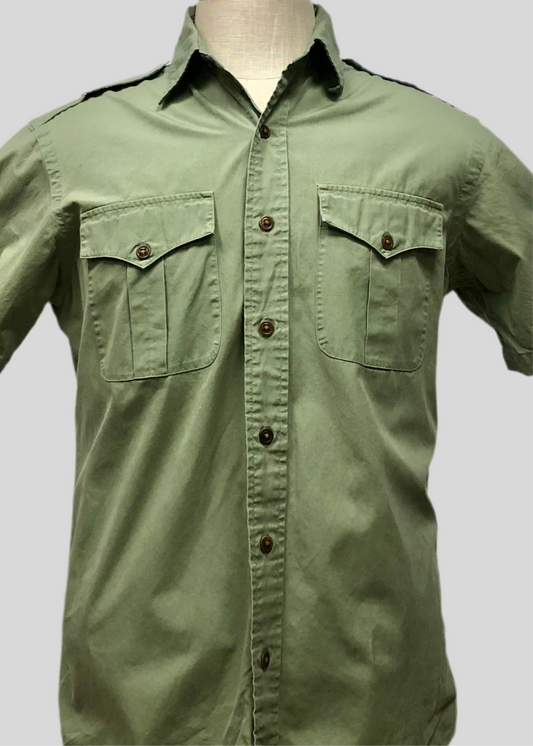 Camisa de botones Polo Ralph Lauren 🏇🏼 Color Verde olivo Diseño Cargo Talla M Entalle Regular
