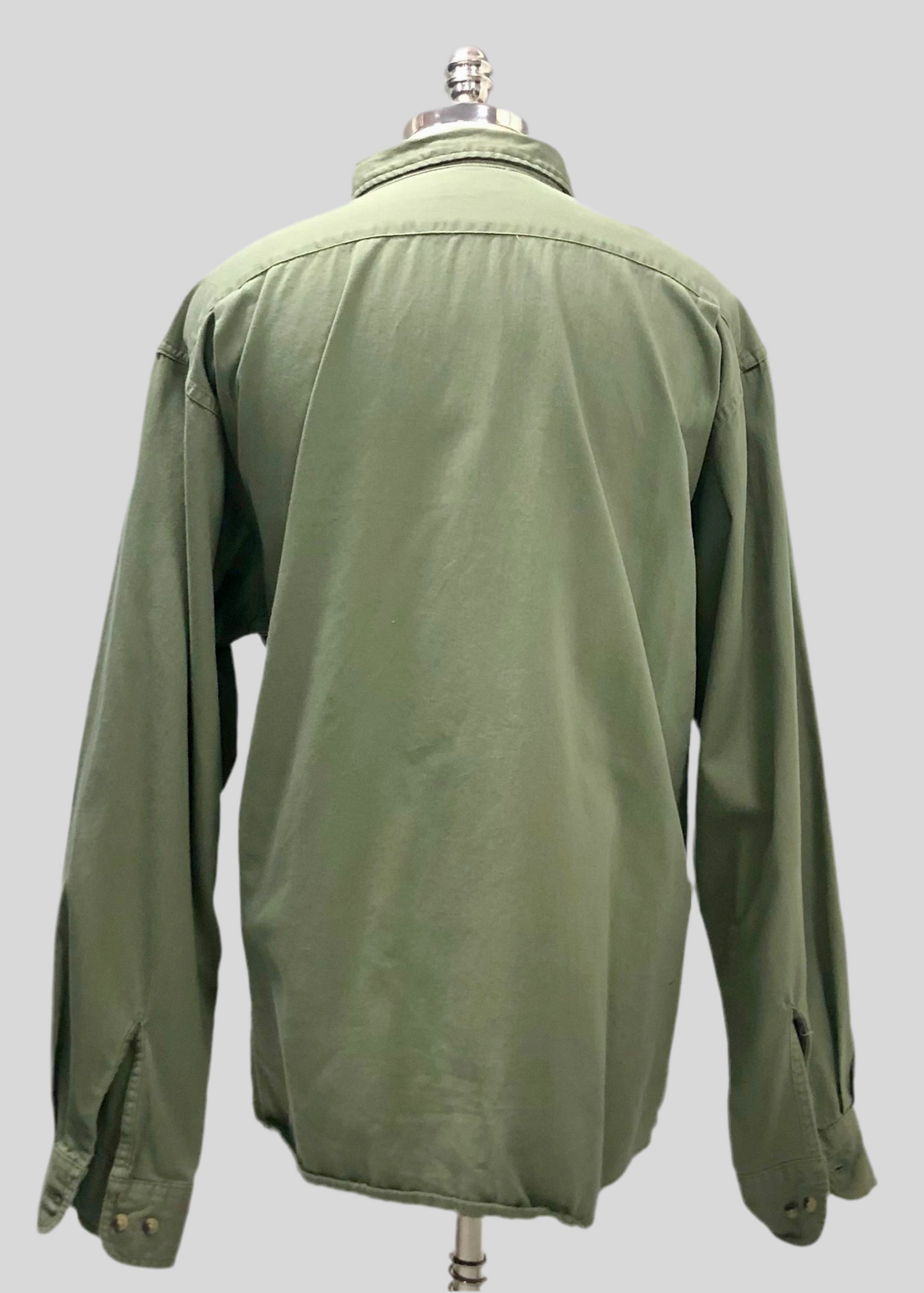 Camisa Wrangler 🐎 Con diseño cargo en color verde oliva claro Talla 3XL Entalle Regular
