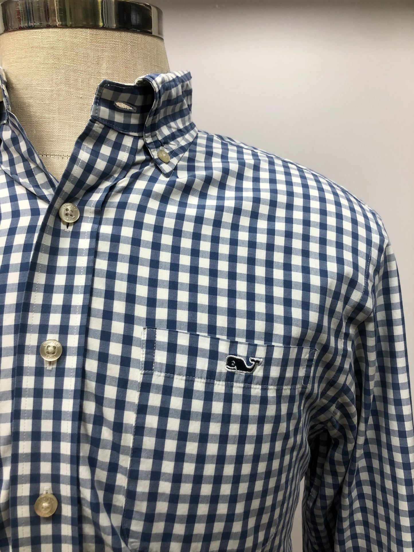 Camisa de botones Vineyard Vines 🐳 de cuadros en color azul, y blanco Talla M Entalle Regular (ver descripción)