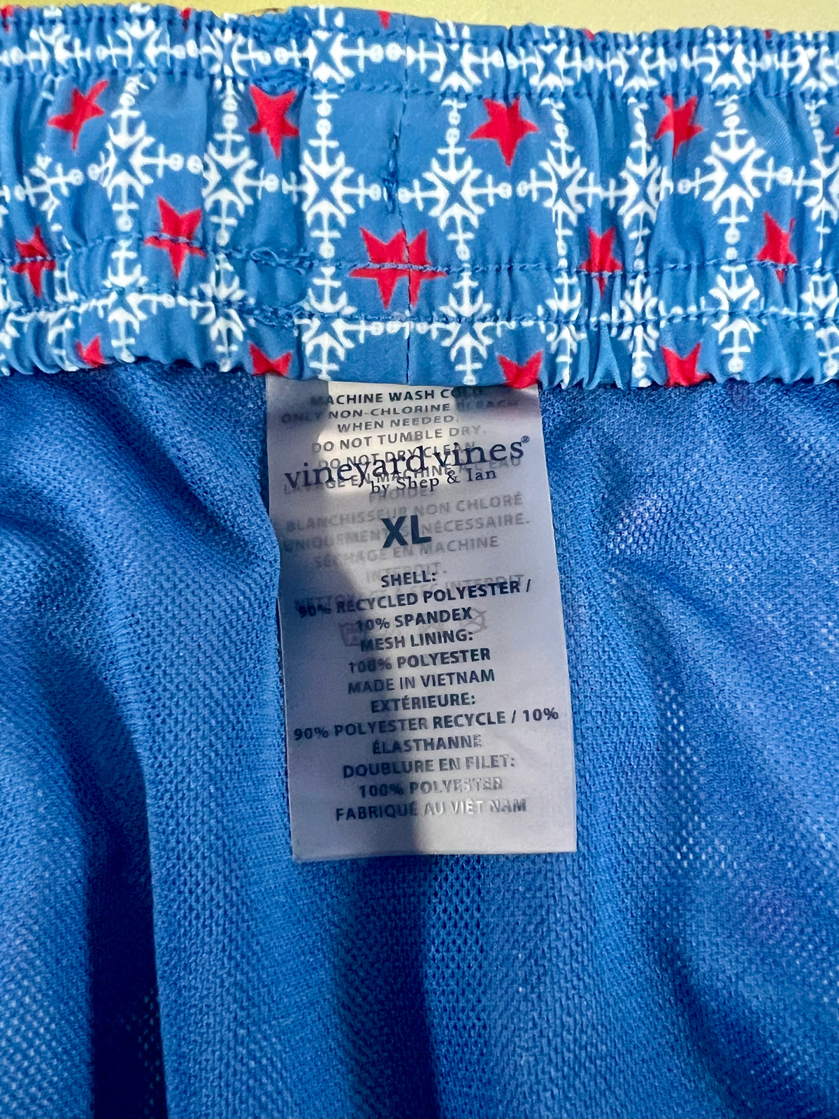 Short de baño Vineyard Vines 🐳 con diseño circular en azul, celeste y rojo talla XL