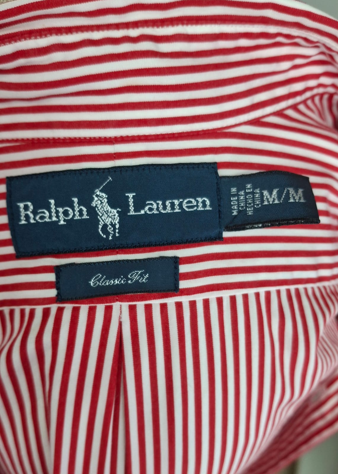 Camisa Polo Ralph Lauren 🏇🏼 con patron de rayas en color rojo y blanco Talla M Entalle Clásico