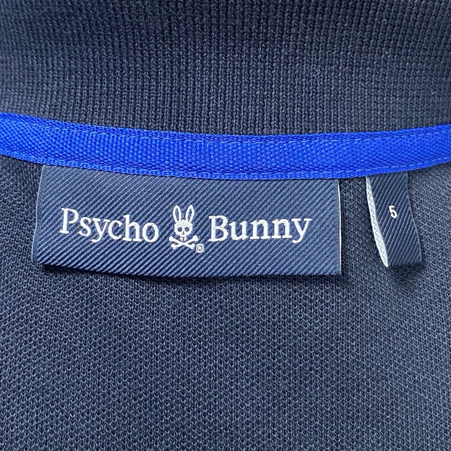 Camiseta Polo Psycho Bunny 🐰 Pique en color azul navy con diseño de cuello en verde intenso Talla M Entalle Regular