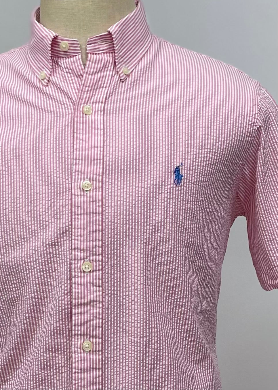 Camisa Polo Ralph Lauren 🏇🏼  Color blanco con patrón de rayas en rosado Seersucker Talla M Entalle Regular