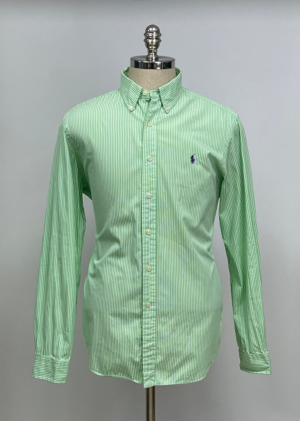 Camisa Polo Ralph Lauren 🏇🏼 con patron de rayas en color verde y blanco Talla L Entalle Regular