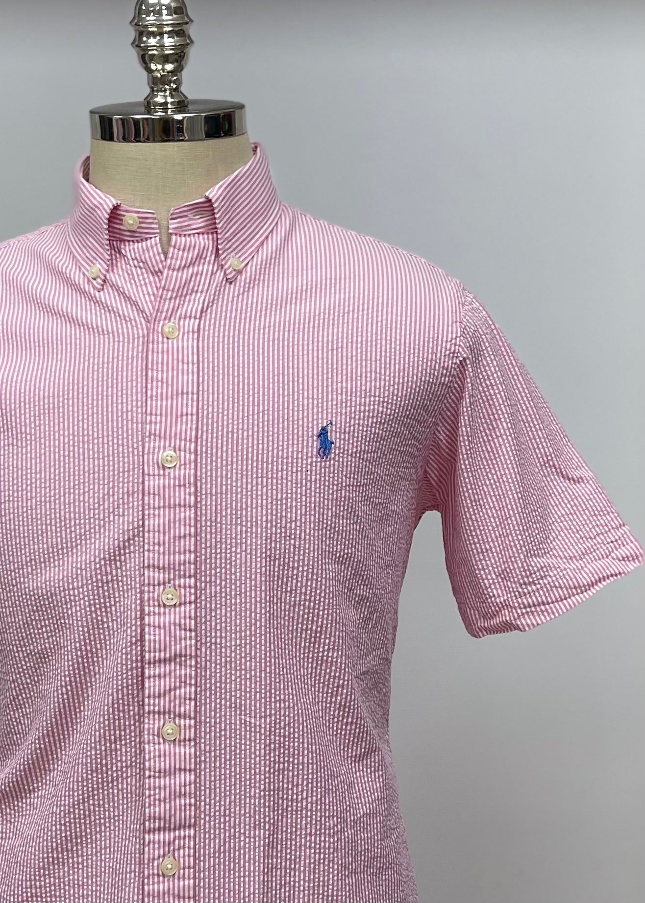 Camisa Polo Ralph Lauren 🏇🏼  Color blanco con patrón de rayas en rosado Seersucker Talla M Entalle Regular