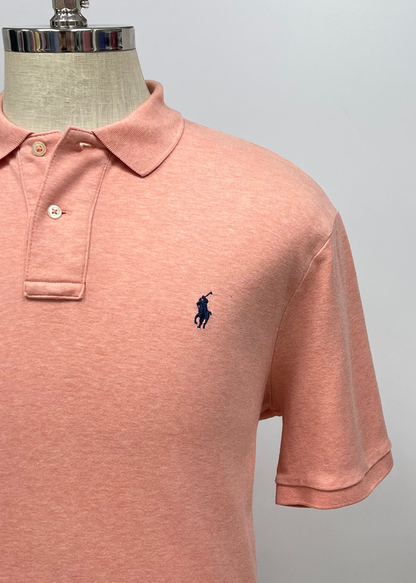 Camiseta Polo Ralph Lauren 🏇🏼 color naranja claro y logo azul navy Talla L Entalle Clásico