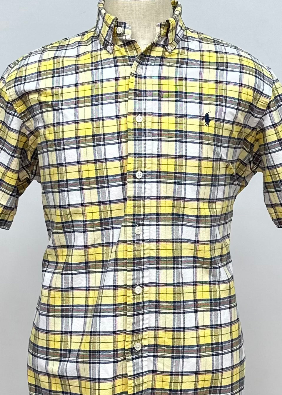 Camisa Polo Ralph Lauren 🏇🏼 con patron de cuadros tartan en color amarillo, verde oscuro y blanco Talla L Entalle Clásico