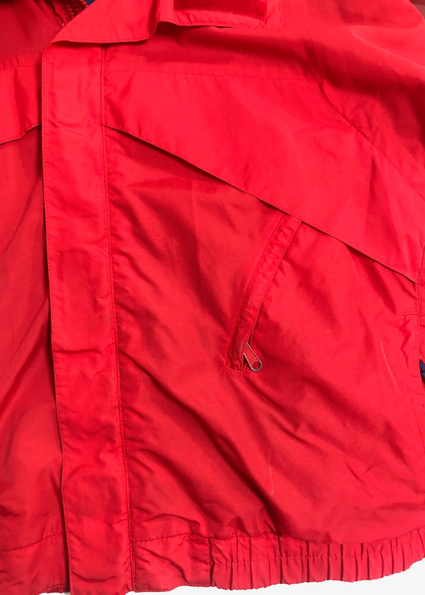 Jacket Columbia 🔷 color rojo con zíper completo Talla XL (ver descripción)