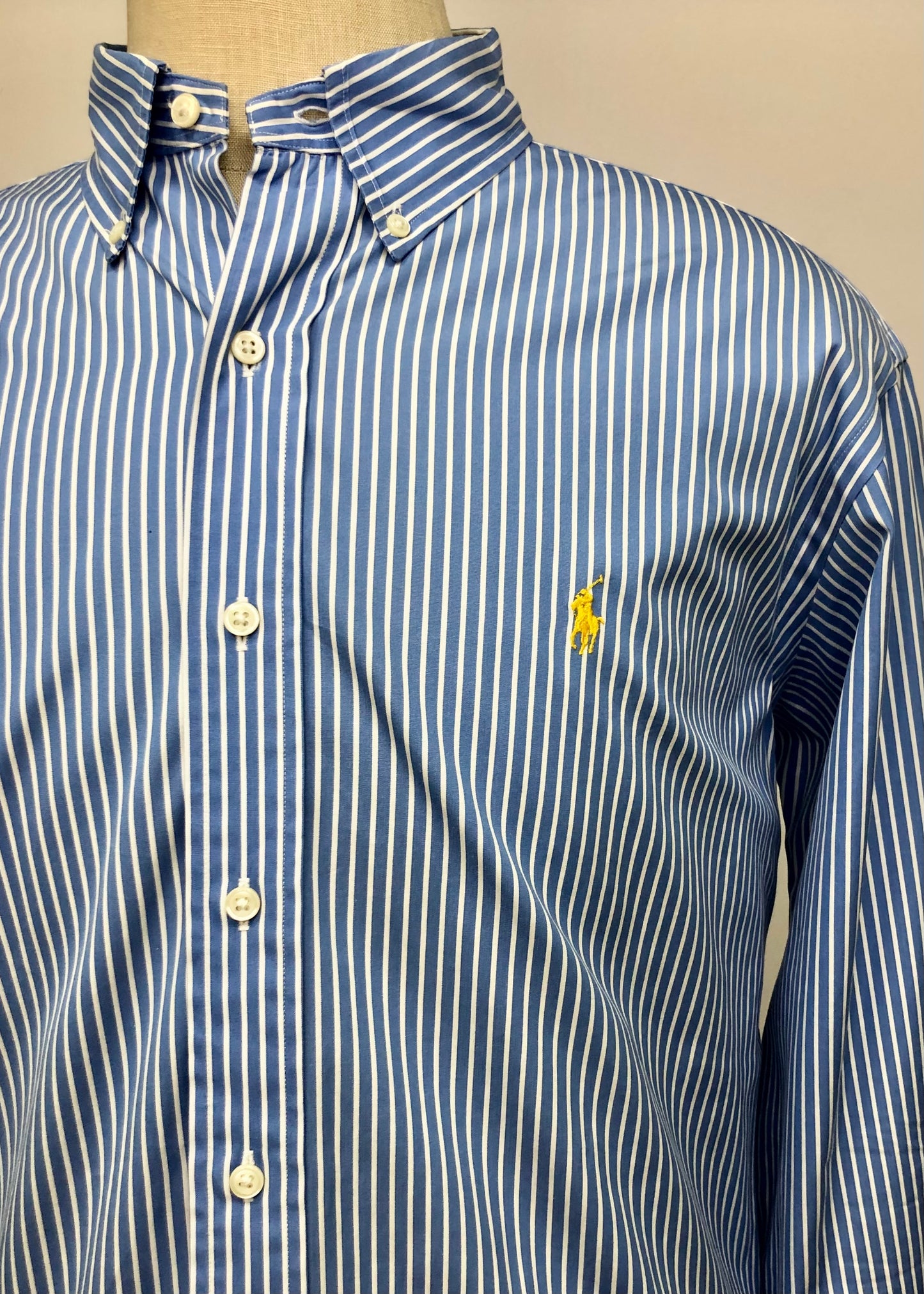 Camisa Polo Ralph Lauren 🏇🏼 color azul con rayas en color blanco Talla XL Entalle Clásico