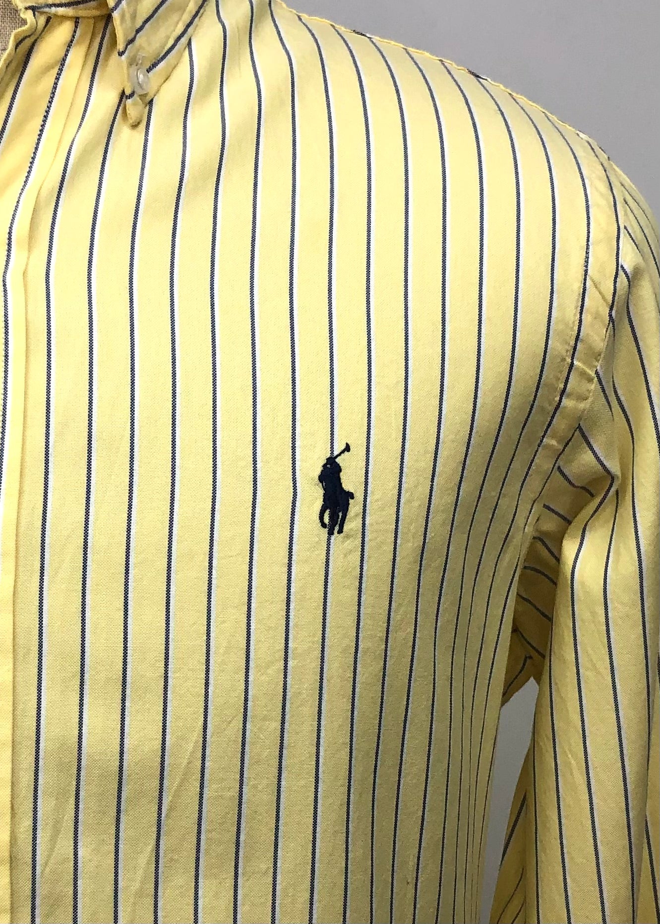 Camisa Polo Ralph Lauren 🏇🏼 color amarillo con rayas en color negro y blanco Talla M Entalle Regular