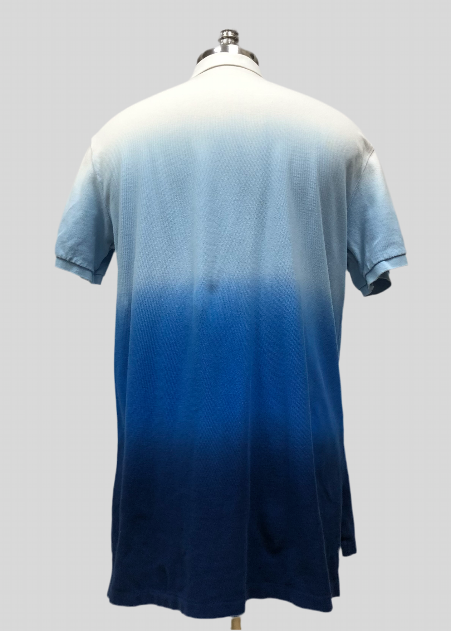 Camiseta Polo Ralph Lauren 🏇🏼con diseño degradado en blanco y azul Talla XL Entalle Custom Fit (ver descripción)