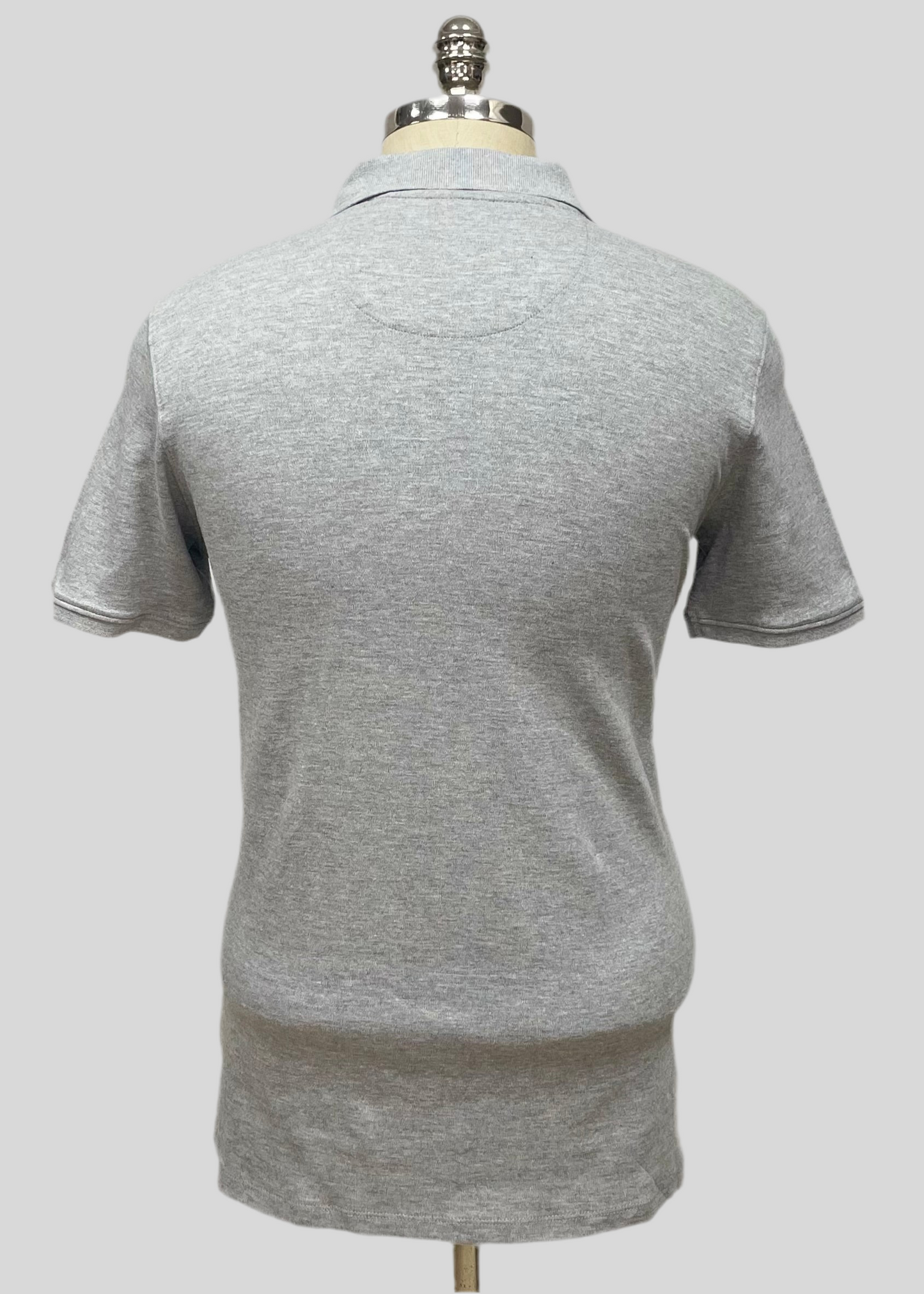 Camiseta Polo Donna Karan DKNY color gris claro Talla Small Entalle Regular