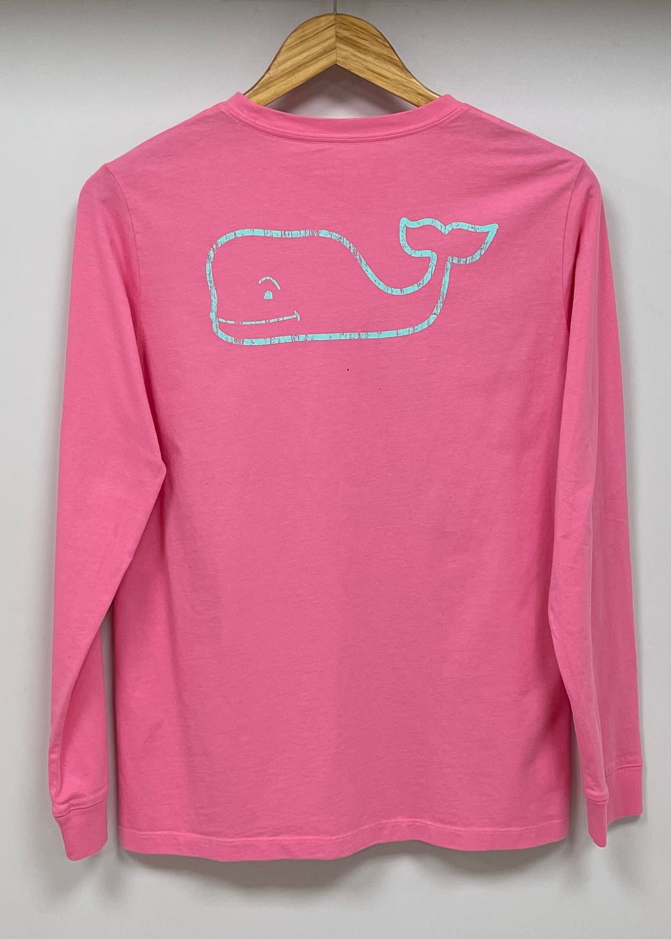 Camiseta de niña Vineyard Vines 🐳 color rosado intenso con Diseño de ballena en celeste Talla L