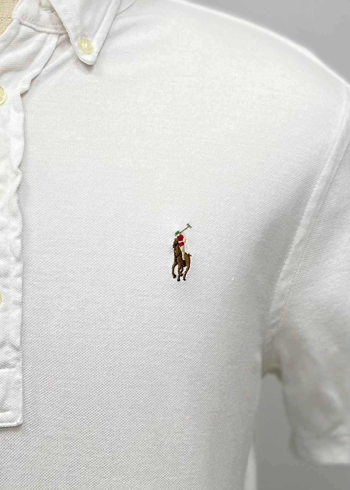 Camiseta Polo Ralph Lauren 🏇🏼 (Knit Oxford) color blanco con logo multicolor Talla M Entalle Regular