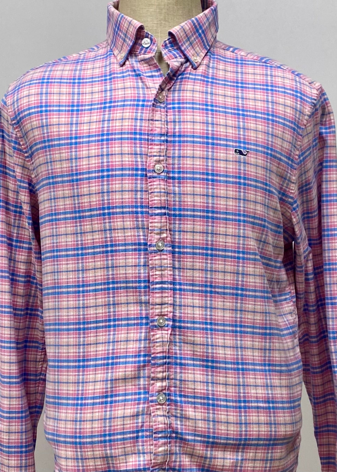 Camisa de botones Vineyard Vines 🐳 con patrón de cuadros en color rosado, azul, salmon y blanco Talla M Entalle Slim Fit