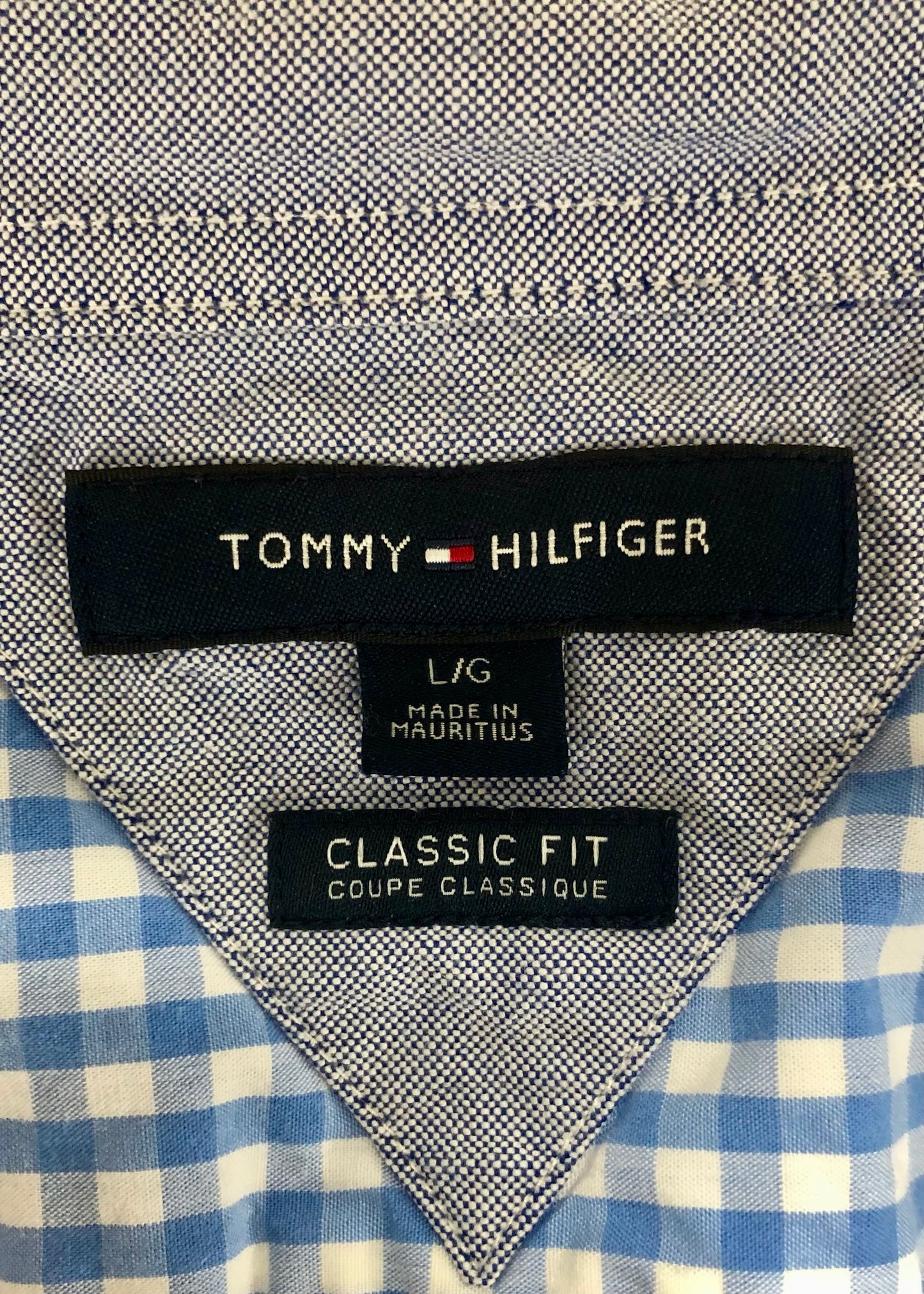 Camisa de botones Tommy Hilfiger 🇺🇸 de cuadros gingham en color celeste y blanco Talla L Entalle Clásico