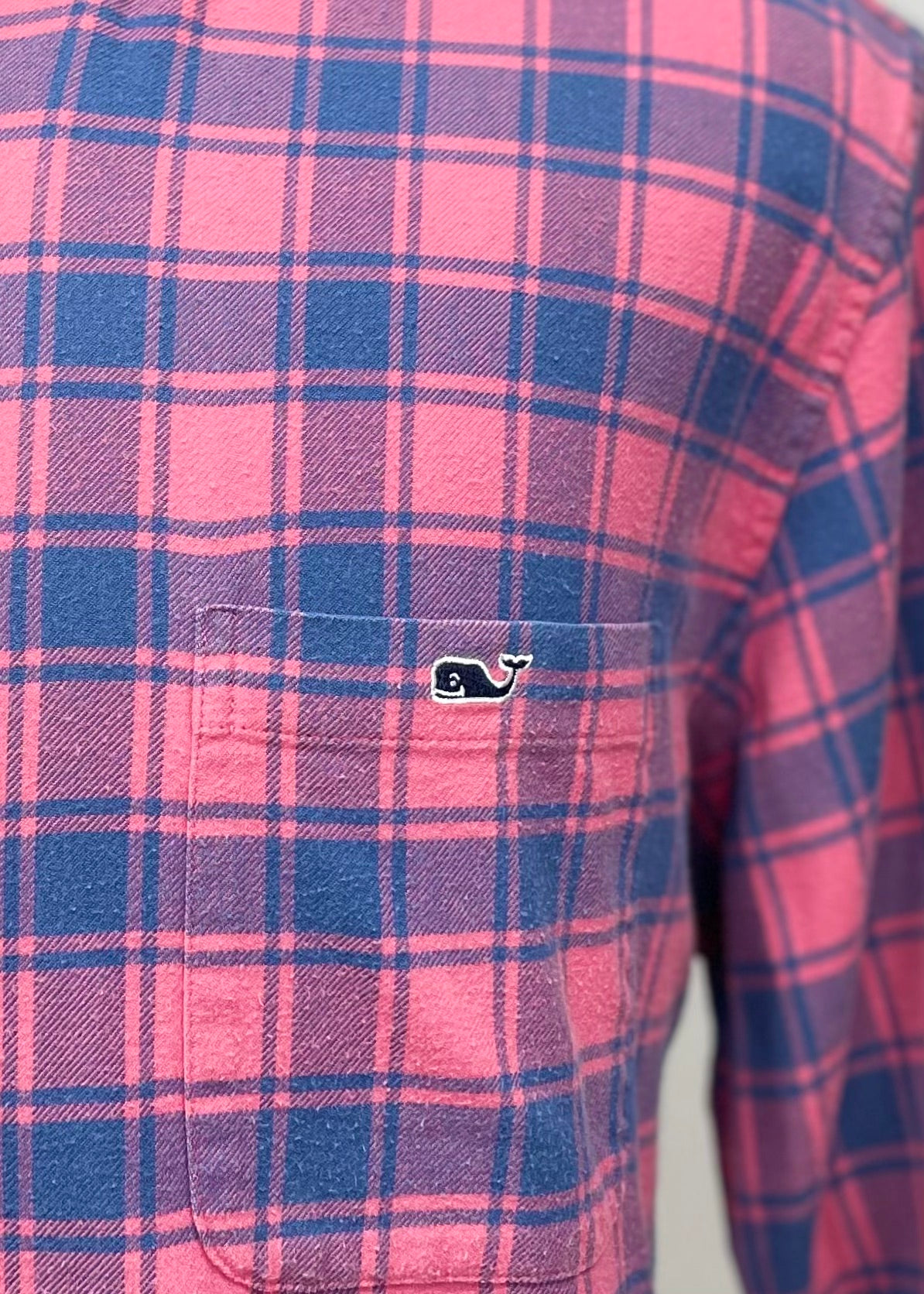 Camisa de botones Vineyard Vines 🐳 color rosado magenta de cuadros en color azul Talla XL Entalle Clásico