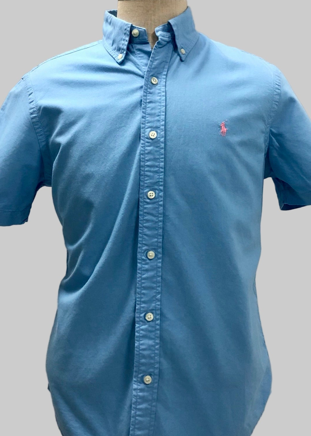 Camisa de botones Polo Ralph Lauren 🏇🏼 en color celeste grisáceo Talla M Entalle Clásico