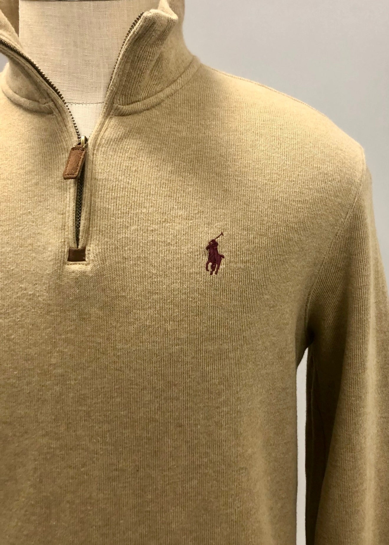 Sueter Jersey Polo Ralph Lauren 🏇🏼 color beige con logo en rojo oscuro Talla L