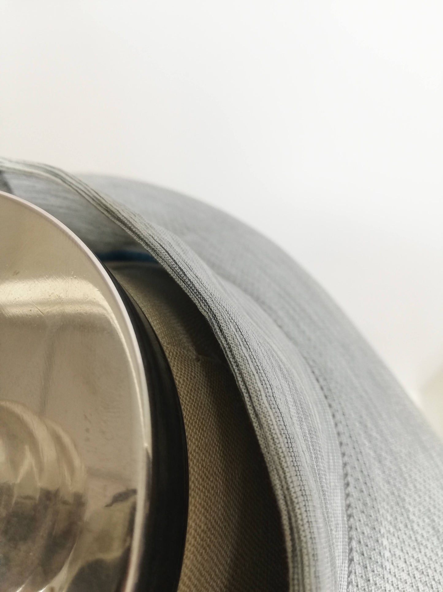 Sueter Jersey Tommy Bahama color gris con logo en color gris claro Talla L (ver descripción)