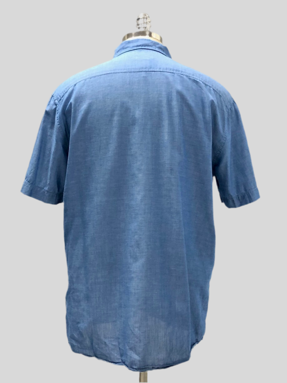 Camisa H&M 🇸🇪 color azul grisáceo Talla L Entalle Regular