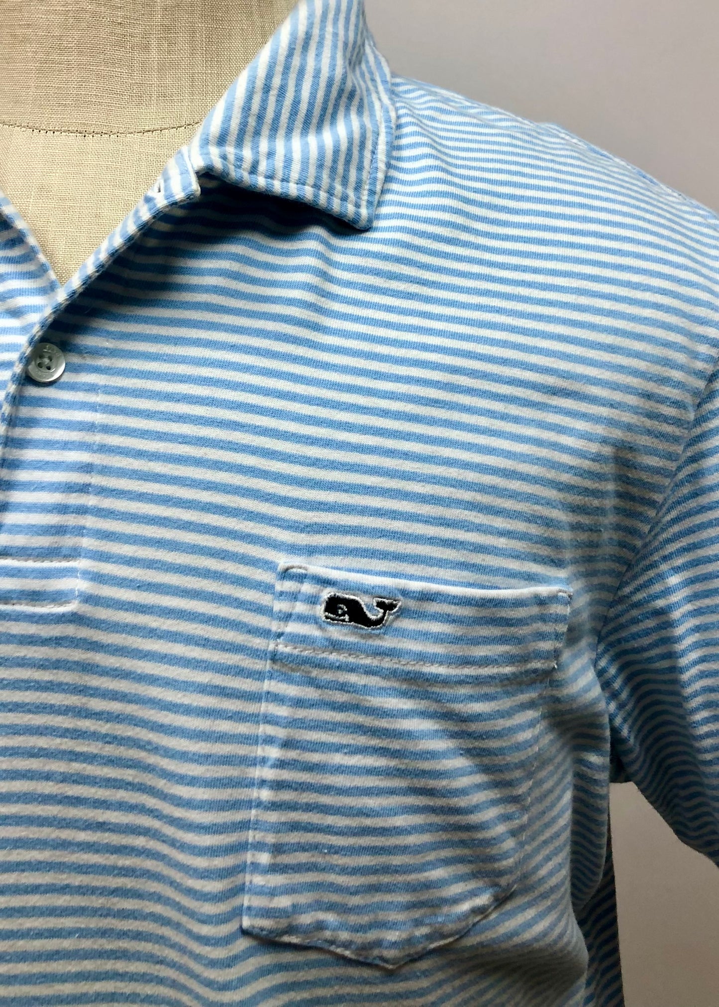 Camiseta Polo Vineyard Vines 🐳 con rayas en celeste y blanco Talla XL Entalle Regular