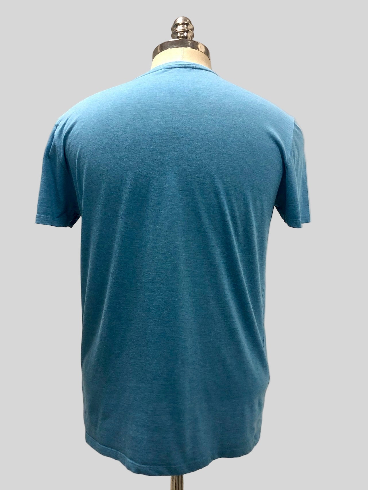 Camiseta cuello Redondo Lacoste 🐊 color azul con el logo bordado tradicional Talla Small