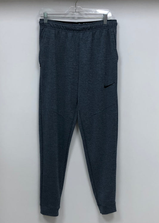 Pantalon Jogger marca Nike ✔️ en color gris oscuro con logotipo en color negro Talla M